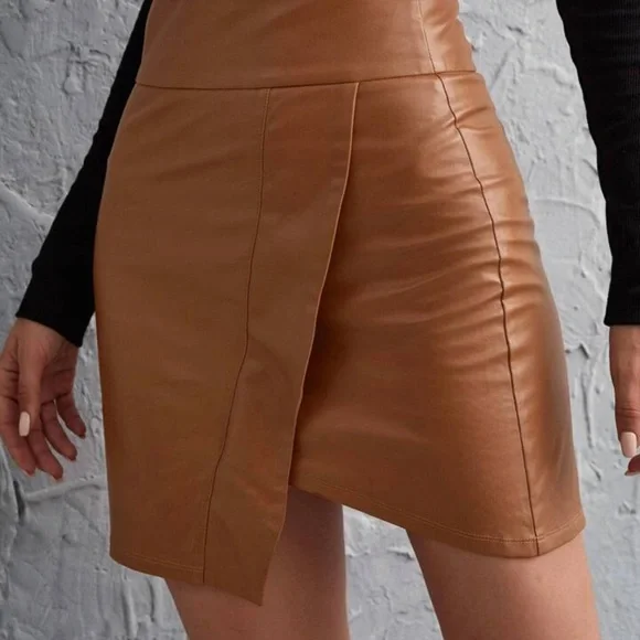 SHEIN Privé Faux Leather Asymmetrical Hem Skirt - Picture 3 of 9